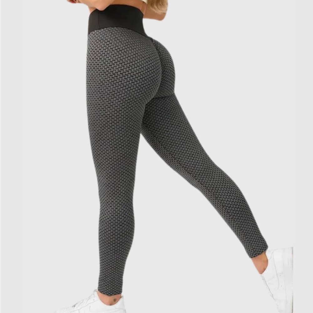 Women's Black High-Waisted Peach Bum Leggings